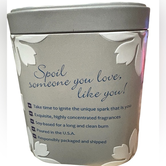 Shine tin scented candle Fresh Linen by Zodax - Picture 3 of 6